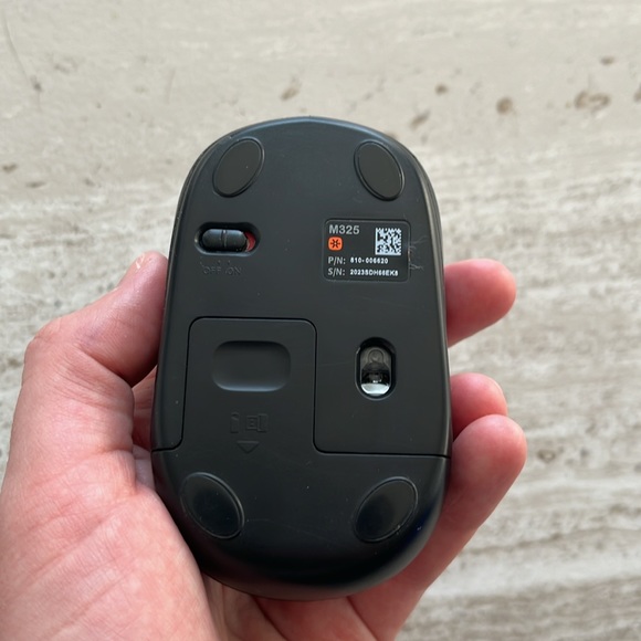 Battery operated wireless mouse - Picture 3 of 5